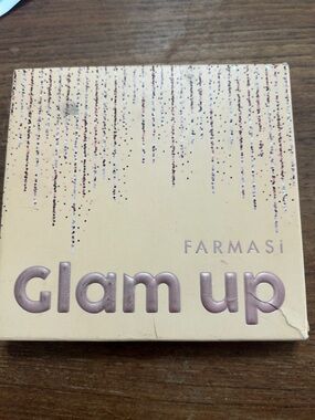 Farmasi Glam Up Eyeshadow Palette - Pale Peach & Rose Gold Accents.